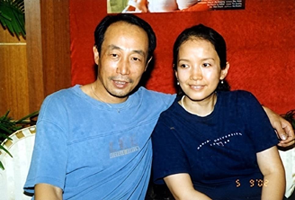 63岁在美国捡垃圾的吕丽萍,已经活成了一个"笑话"_孙海英_中国_国家