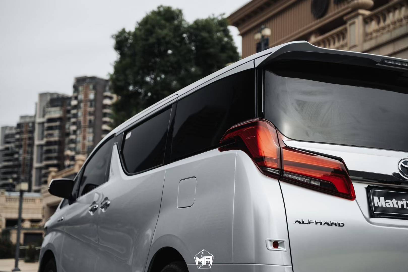 丰田埃尔法matrix矩阵改色膜金属银,高级感满满_搜狐汽车_搜狐网