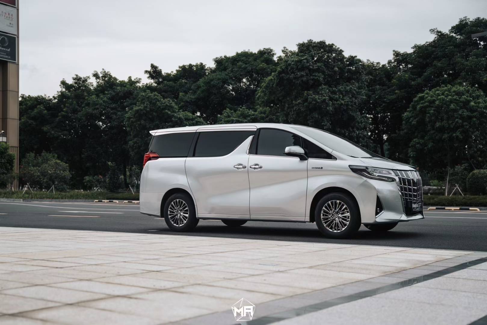 丰田埃尔法matrix矩阵改色膜金属银,高级感满满_搜狐汽车_搜狐网