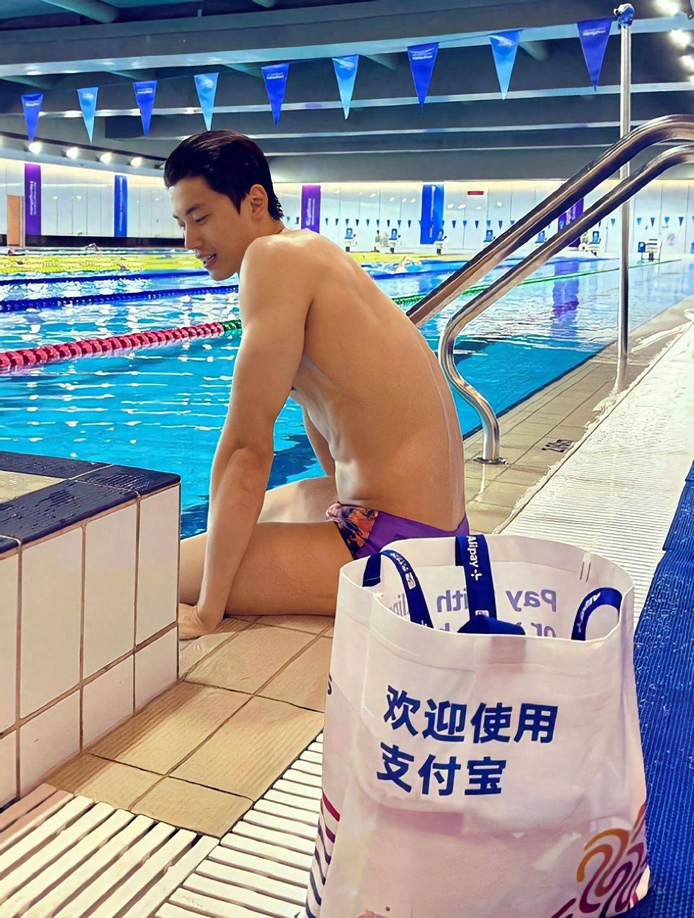 汪顺:以肌肉身材和高超技术征服泳池的冠军_游泳_动作_比赛