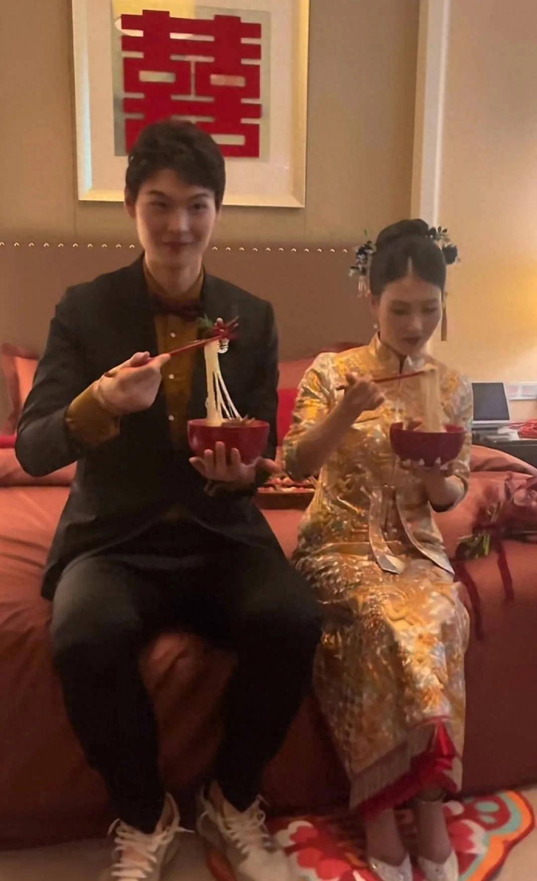 王哲林的豪华婚礼,坐着劳斯莱斯去迎亲,和新娘子亲吻秀恩爱!