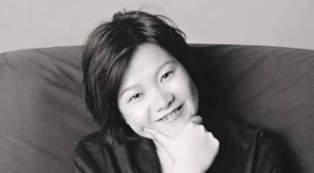 "名门痞女"洪晃:不穿名牌不戴首饰,妆也不化,最低调的有钱人_生活