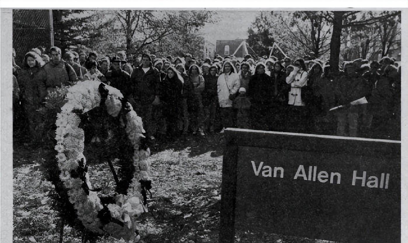 1991年,北大学霸赴美读博时,因论文未获奖,枪杀5人后含笑自尽_卢刚