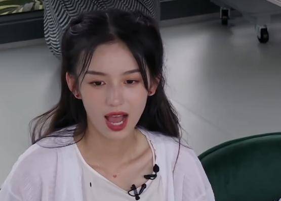 周也对他的称呼响彻整个餐厅,丁真眼神有戏_宁静_汉子_四川