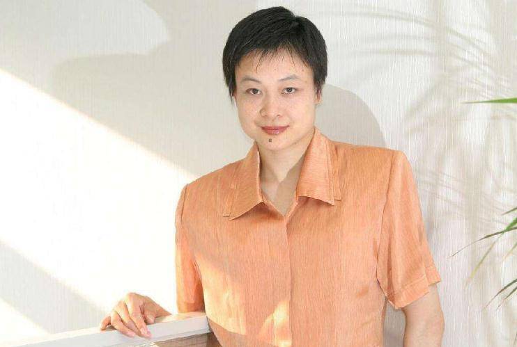 还记得嫁日本人,入日本国籍的何智丽吗?