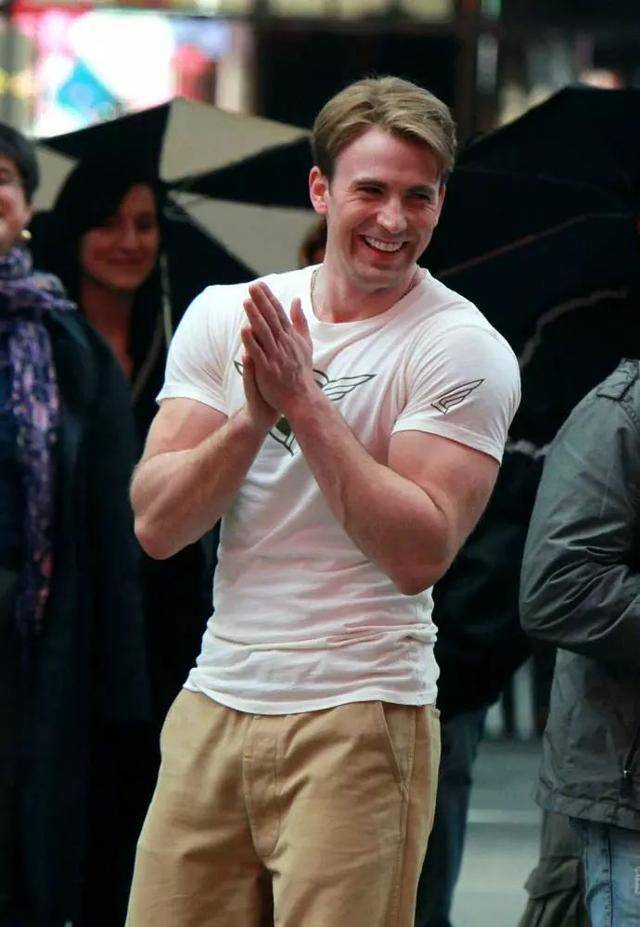 复联4美队翘臀上热搜,穿紧身裤竟这么有料,钟情健美的性感英雄_身材