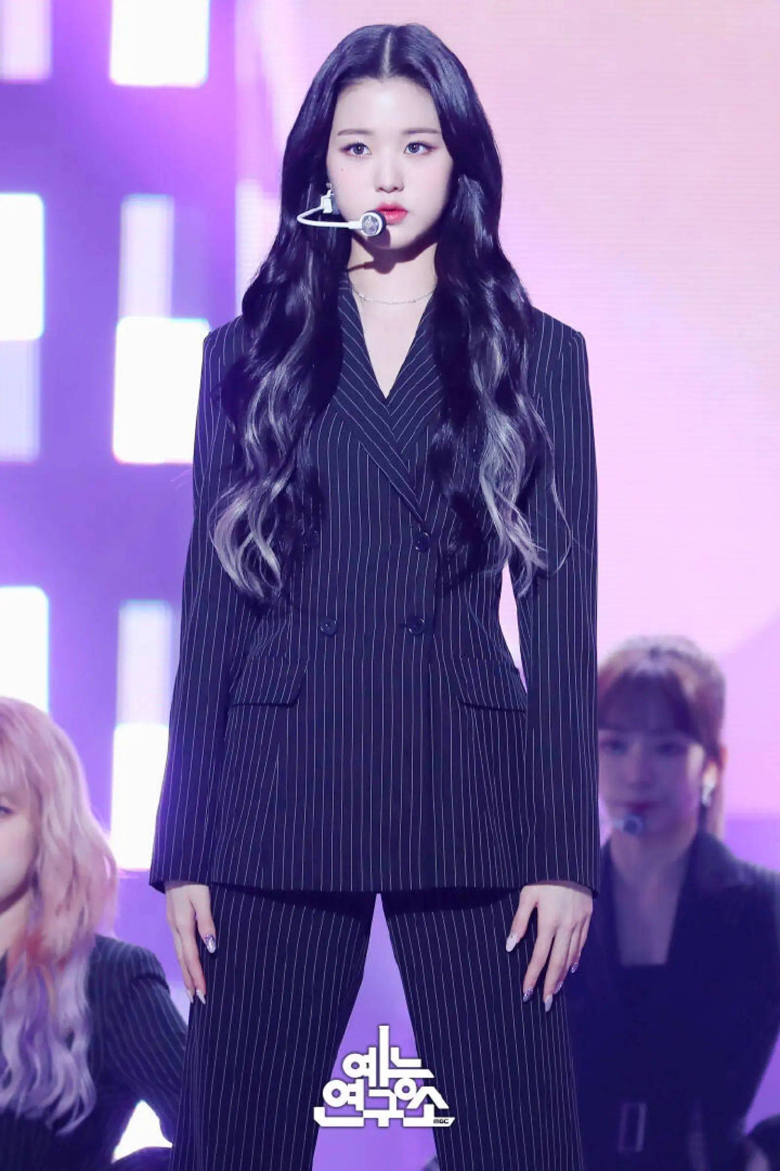 张元英原生脸被吐槽是顿感十足的扁平脸,网友总结她做了6处整形