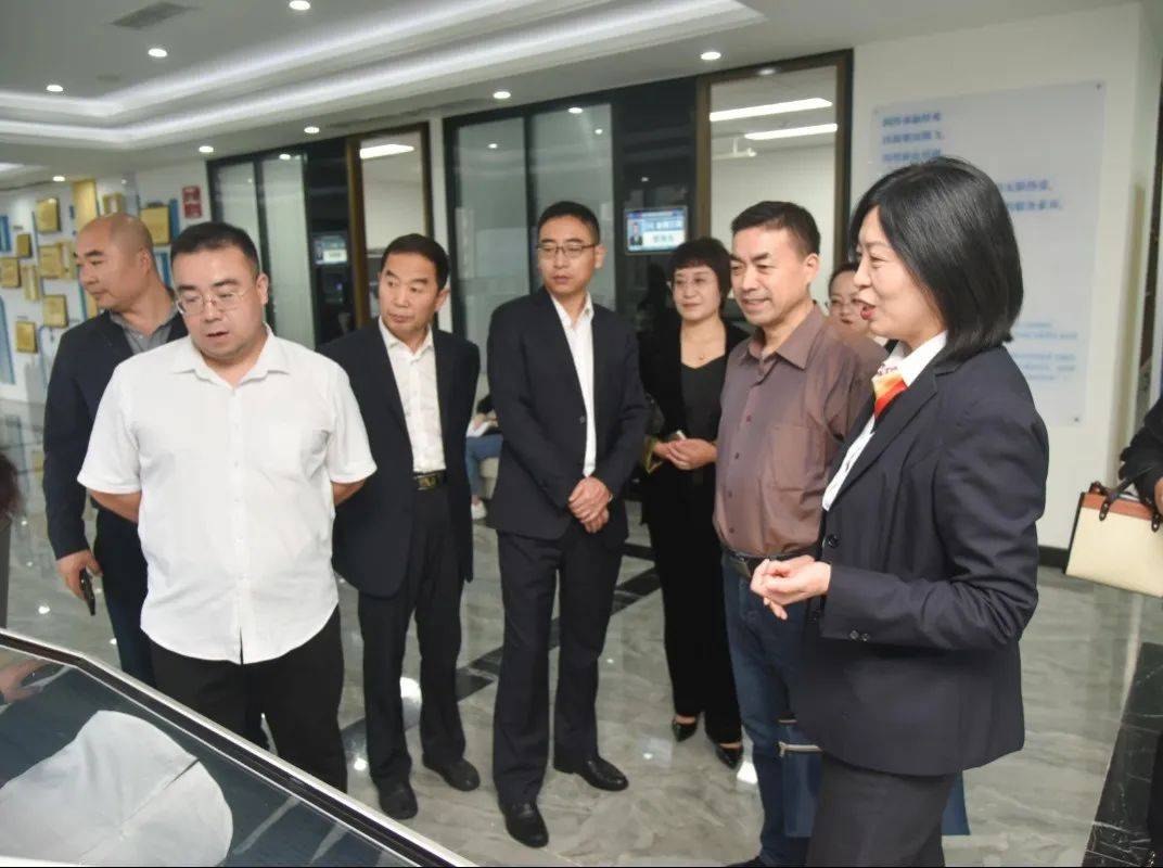 10月19日,由甘肃省公证协会秘书长梁桂彬带队,甘肃省公证同行一行15人