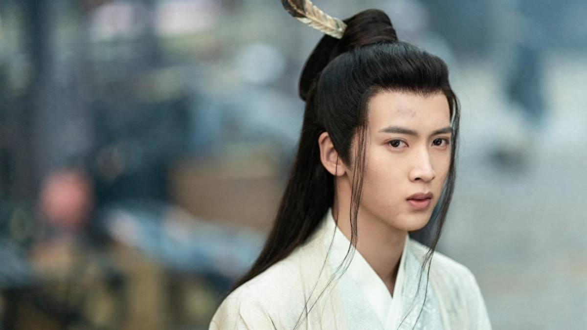 郭虎导演,蒋龙,张凌赫,王玉雯,陈宥维主演的古装玄幻剧《虎鹤妖师录》