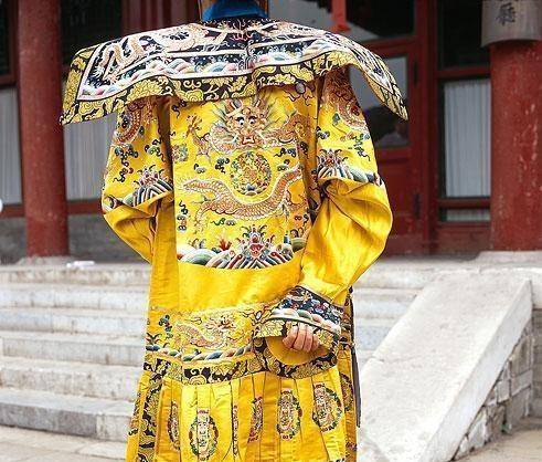 古代皇帝的龙袍需要经常穿,为什么从来都不洗呢?