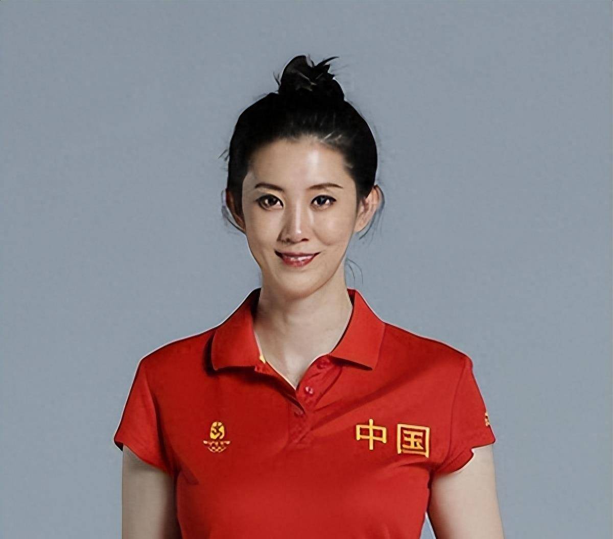 父亲是摔跤运动员,母亲则是篮球爱好者,这个体育世家为她的运动生涯