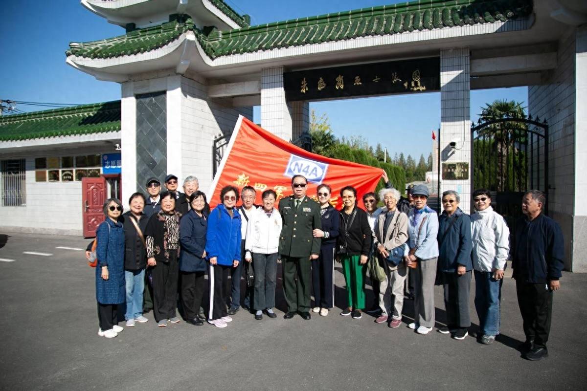新四军后代祭奠朱家岗73烈士_部队_日寇_交通沟