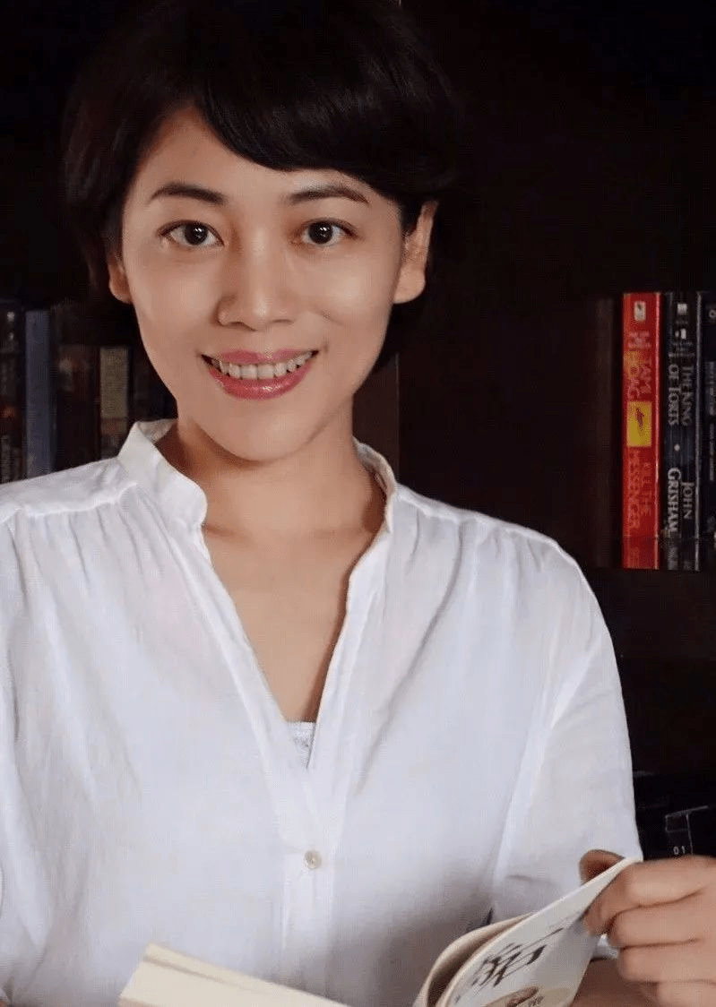 主持人劳春燕:怀孕后坚持上班,跟丈夫分居多年,风光背后有心酸_新闻