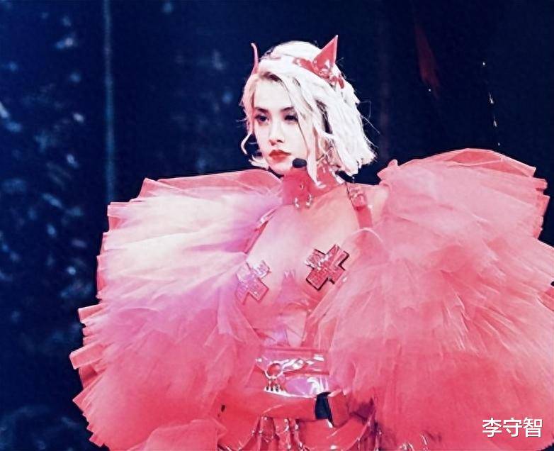 2023众星演唱会扎堆,张靓颖周笔畅张碧晨同天开唱,戚薇重操旧业_演出