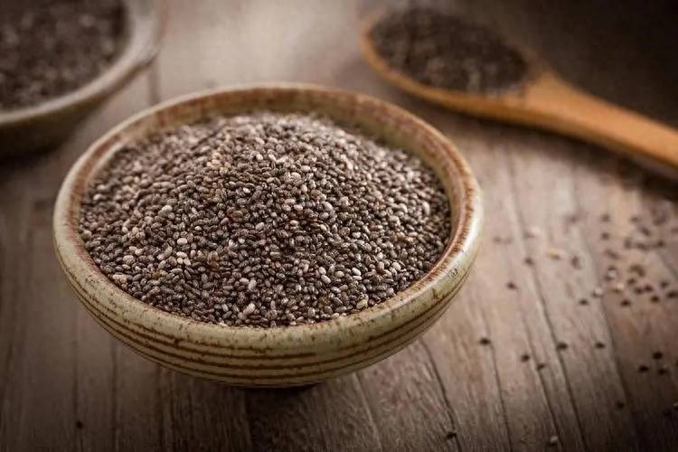 原创
            常吃奇亚籽，6个好处或不请自来，但有3类人不要随便吃，早知为好