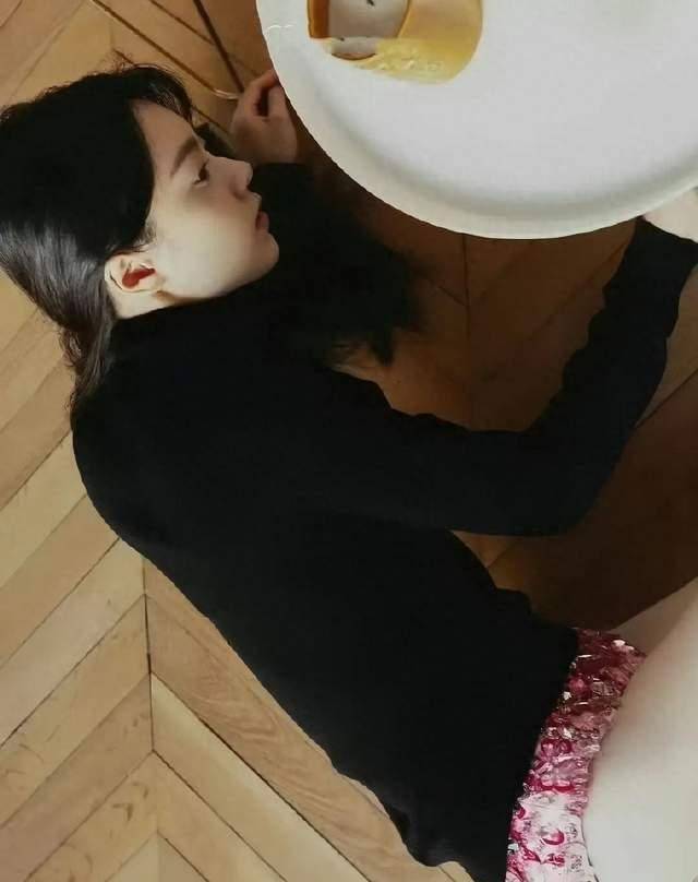 赵今麦翻转照片,穿着粉色内衣,网友吐槽太花哨了_问题_形象_女明星