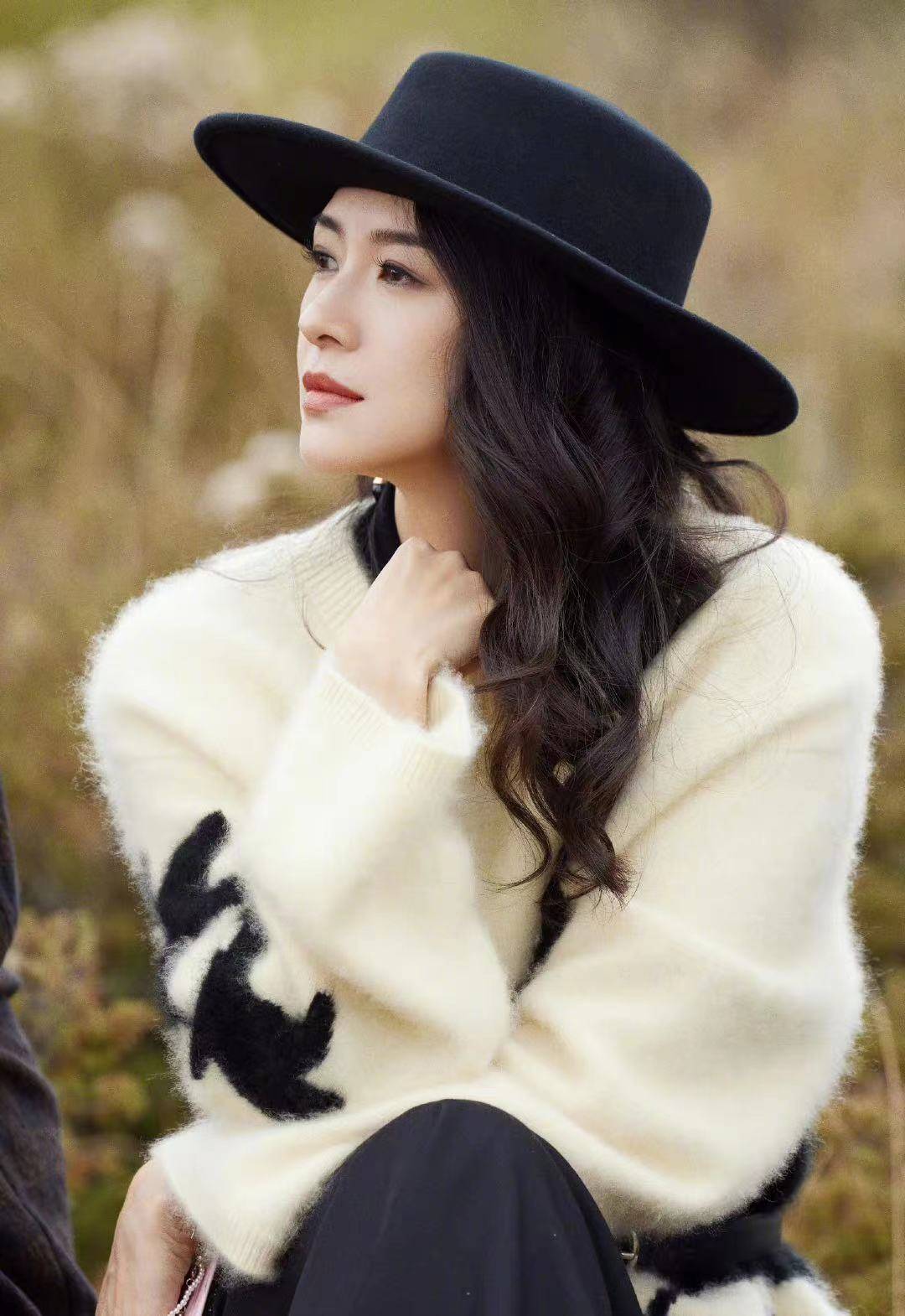 2015年12月27日据悉章子怡的女儿醒醒出生.