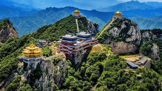 伏牛山位于河南省西南部,东西绵延八百余里,属秦岭山脉东段支脉_野牛