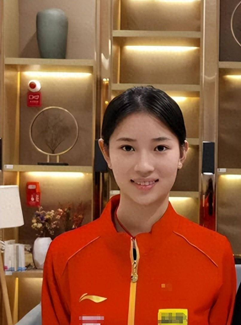 击败王楚钦孙颖莎的姑娘爆火!网友狂赞太美:我们女乒颜值天花板_王添