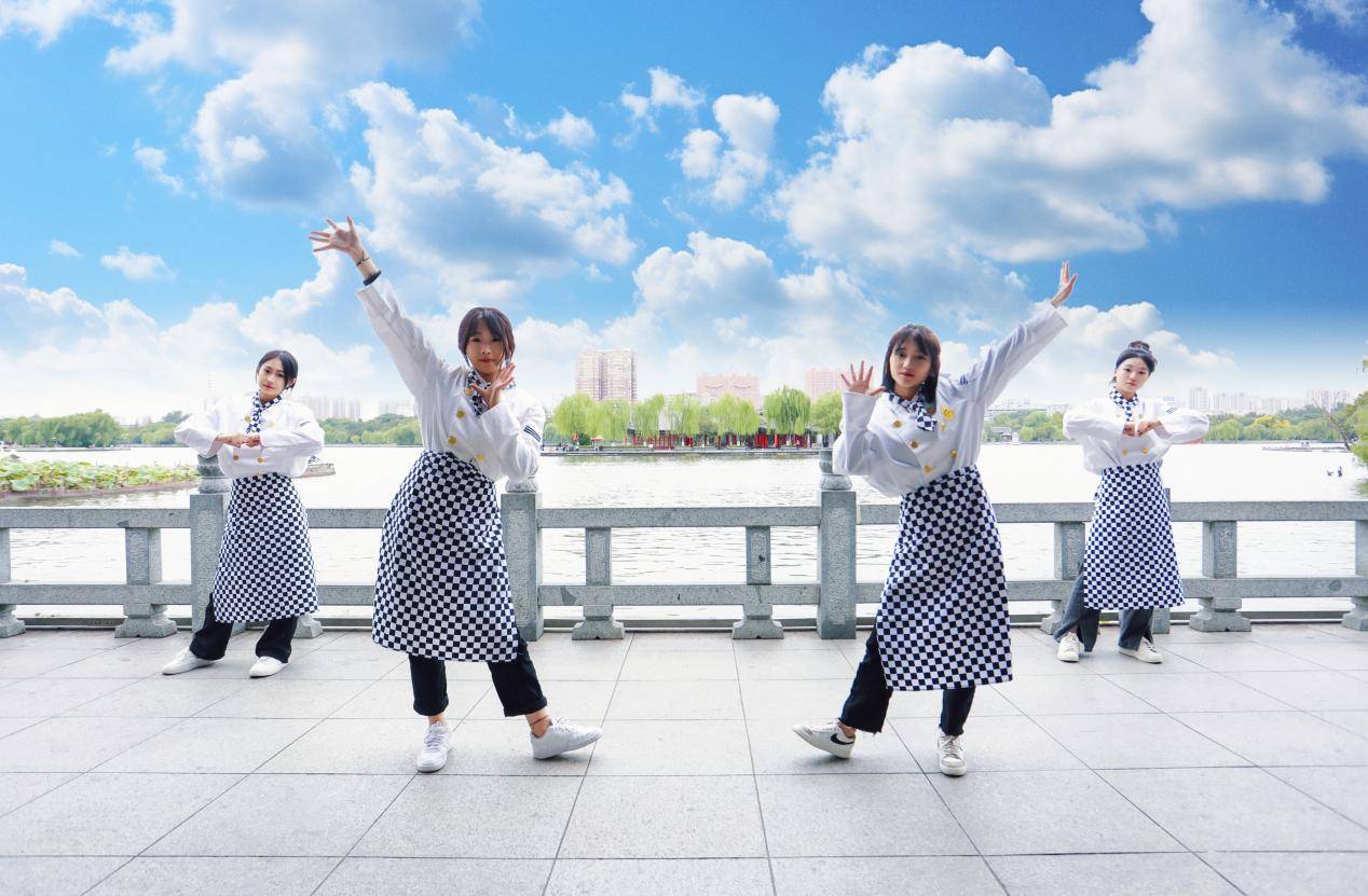 【职教齐鲁,出彩人生】山东新东方烹饪学院熊猫厨师长济南站路演旋风