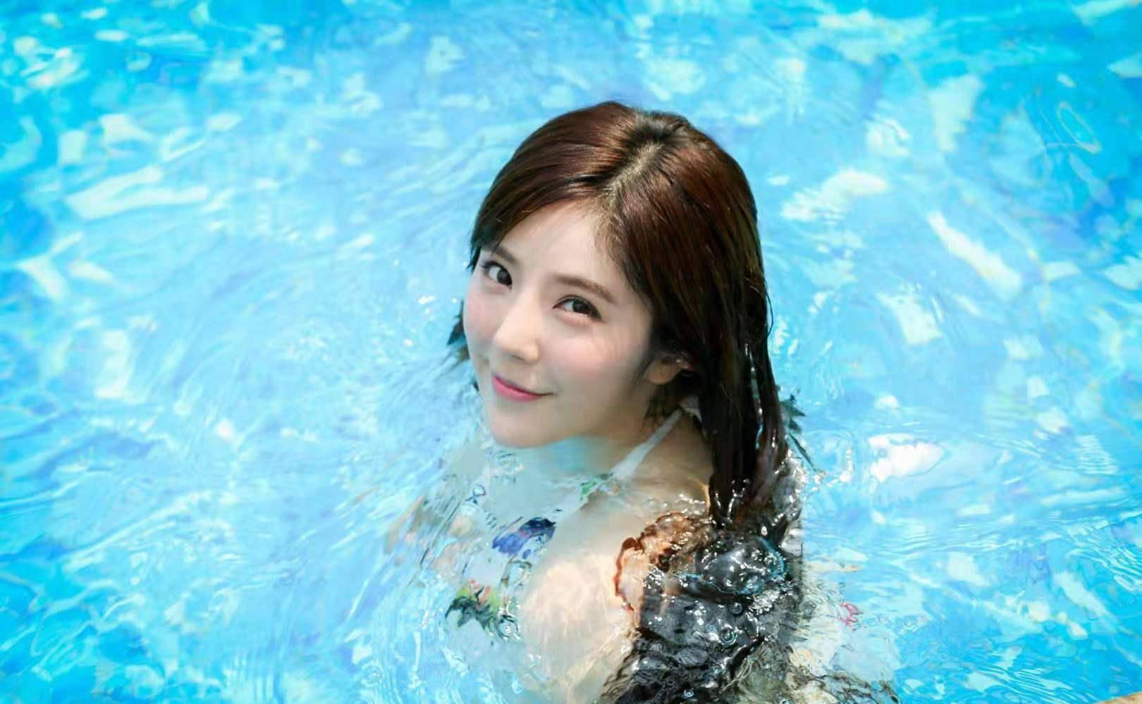 "时尚校服女神"到"烂片女王":赵奕欢的10年沉浮究竟为哪番?