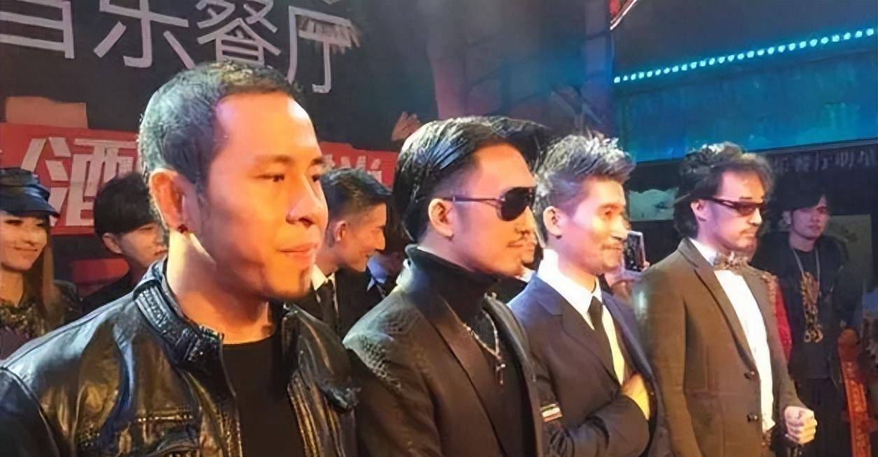 小伙因长相帅气不甘心送快递,整容成谢霆锋,25岁逆袭成百万富豪_易波