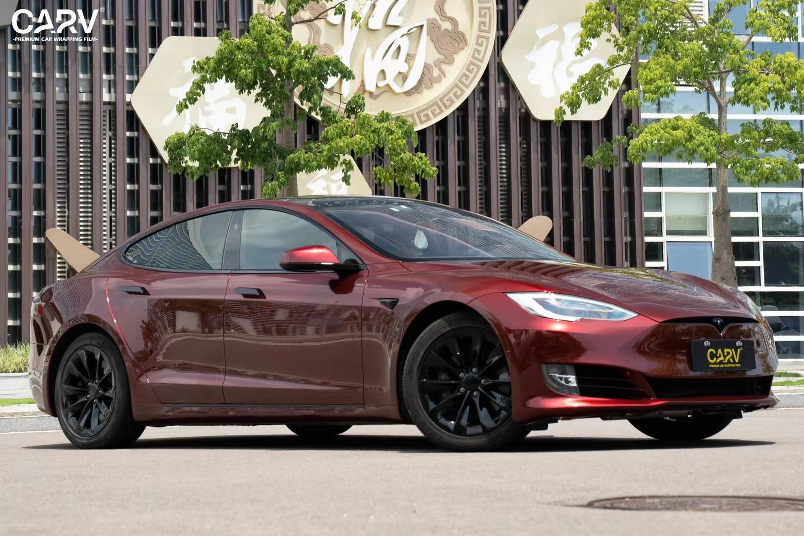 特斯拉models卡孚改色膜白金液态龙血红,热情似火炫酷神秘_搜狐汽车