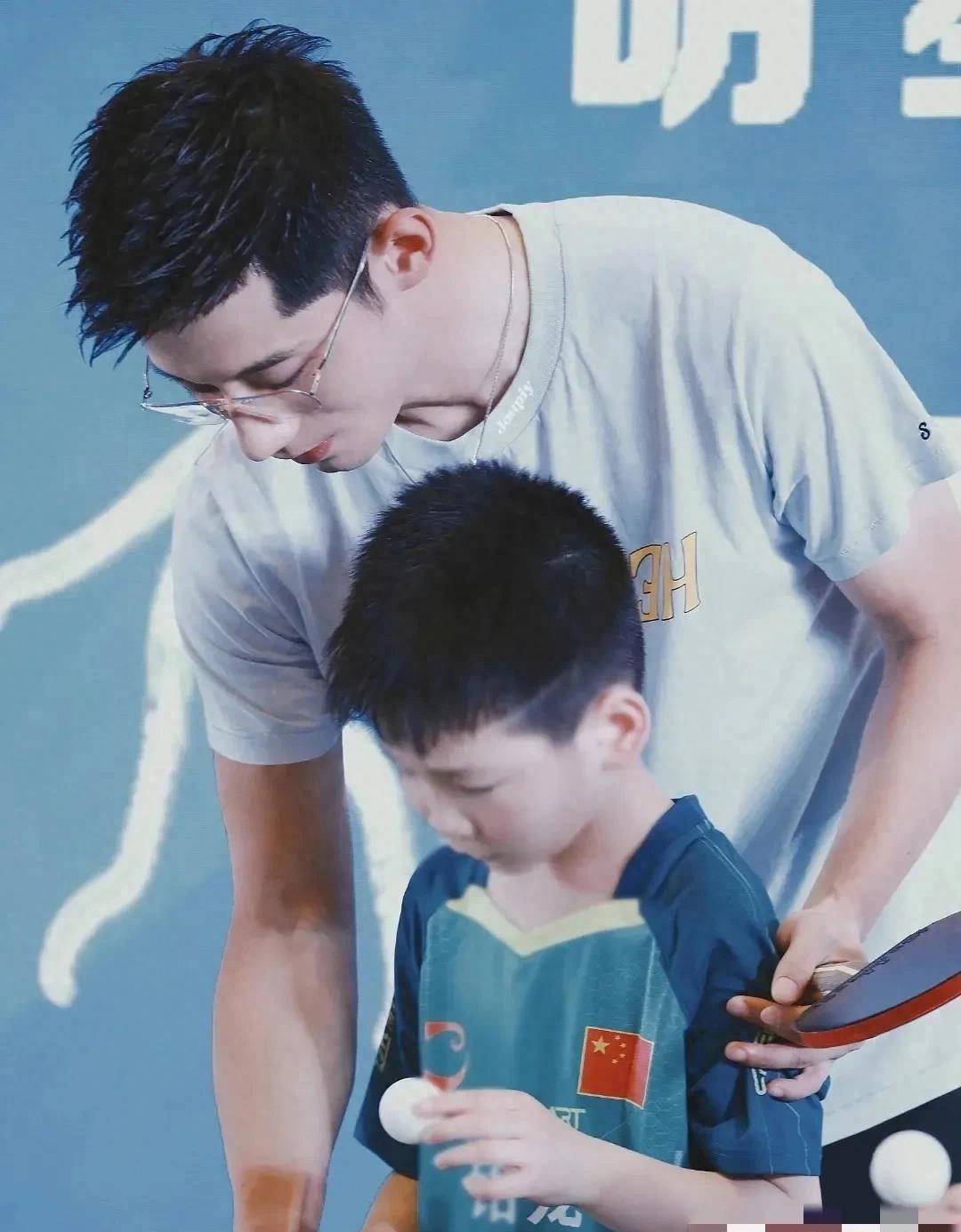 张继科的父亲并不满意刘诗雯身高只有一米六零,而母亲也对景甜娱乐圈