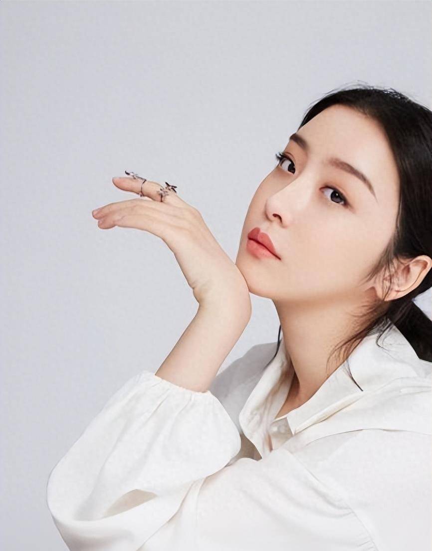 "京圈富婆"赵小棠:住上亿豪宅,与虞书欣做朋友,怼范丞丞引不满_陈红