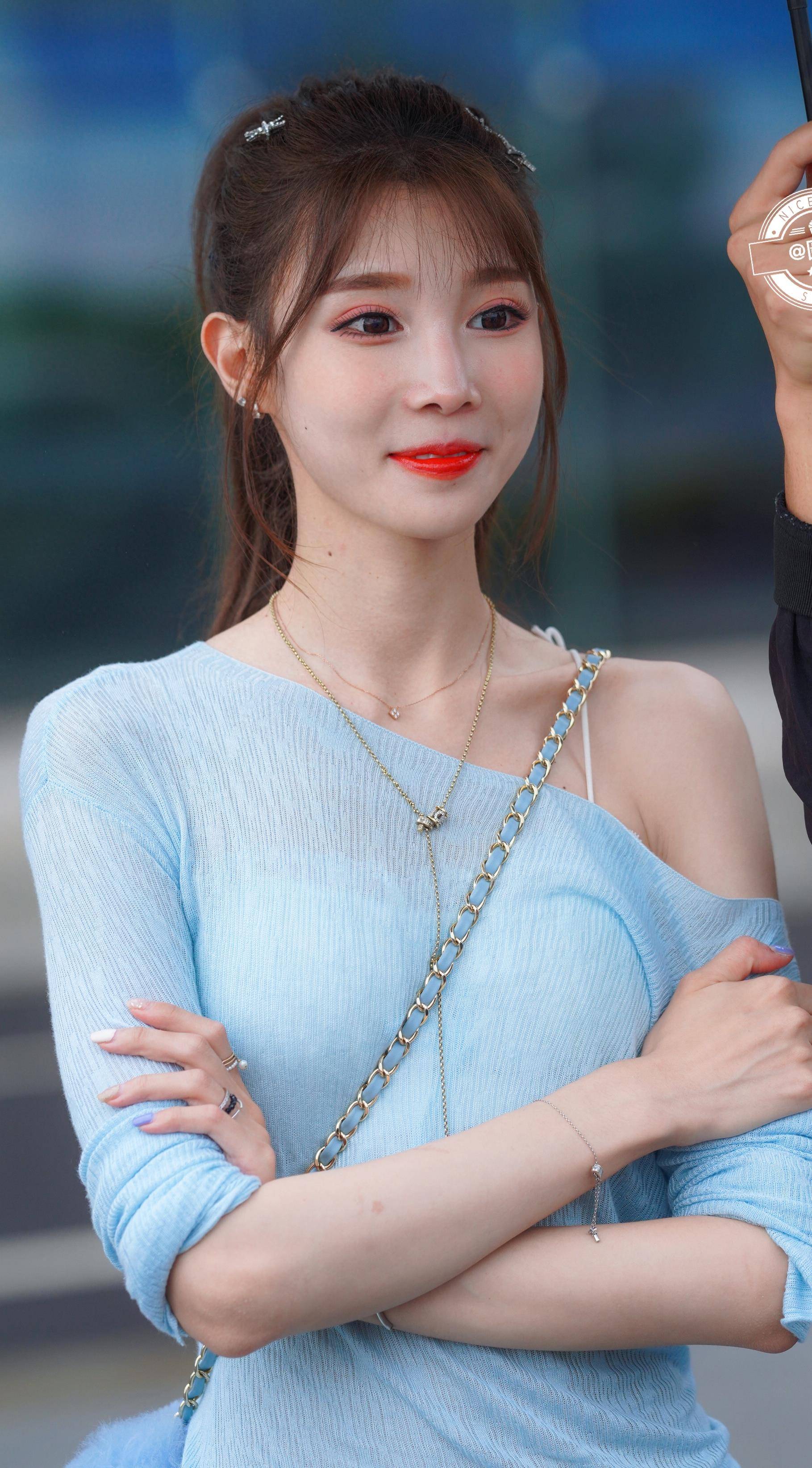 非常可爱迷人的小姐姐在街上被拍到脸很瘦_照片_美女_网友