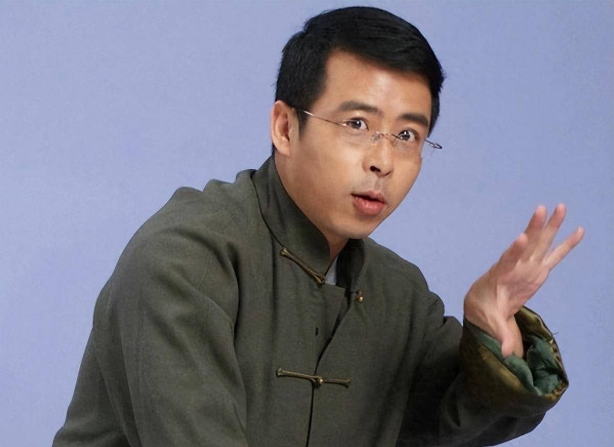 要求中国人向世界道歉,被央视开除的阿丘,如今的状况咎由自取_西方