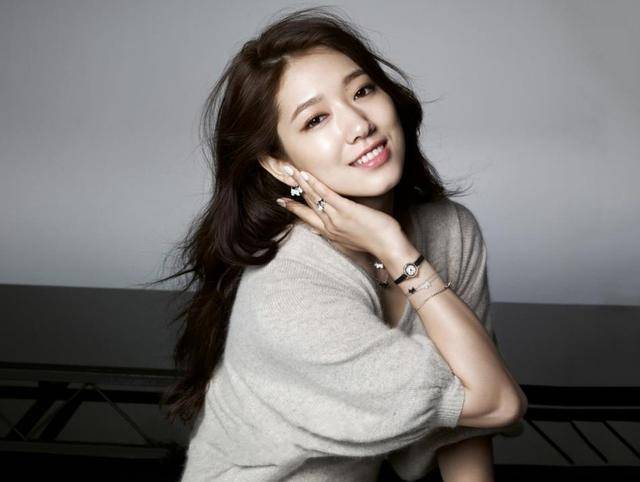 韩剧女王朴信惠:童星出道一炮走红,与崔泰俊交往3年依然恩爱!