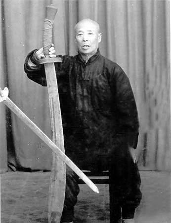 手辣,被师兄一掌击败,十年苦练,再现江湖,却同门相残_薛殿_挑战_傅剑