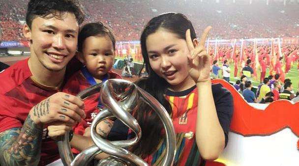 国足妻子职业,张琳芃妻子教师,韦世豪模特,武磊吴曦选择太意外_仲佳蓓