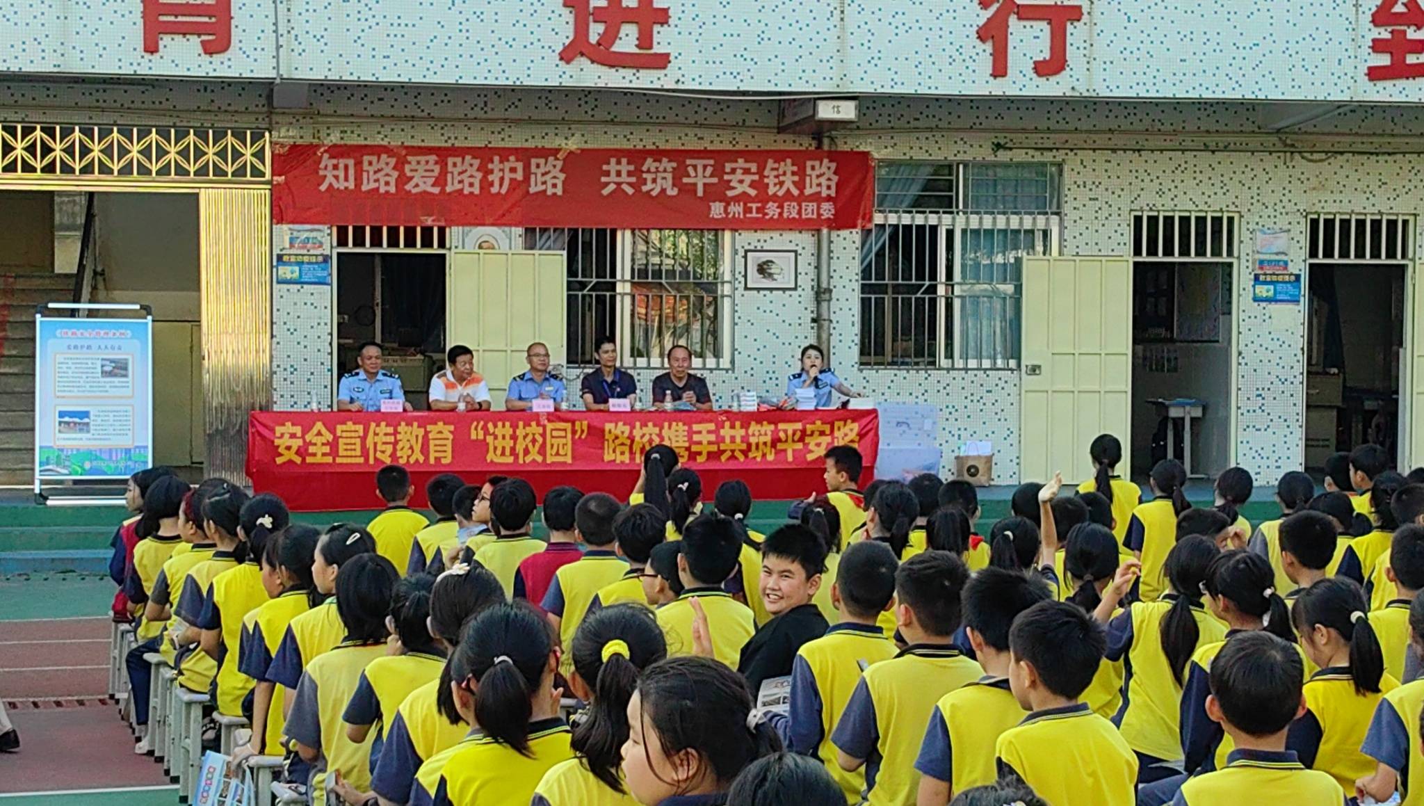 (曾昭熠 李梦圆)惠州铁路公安处惠州南工作组联合惠州工务段前往三栋