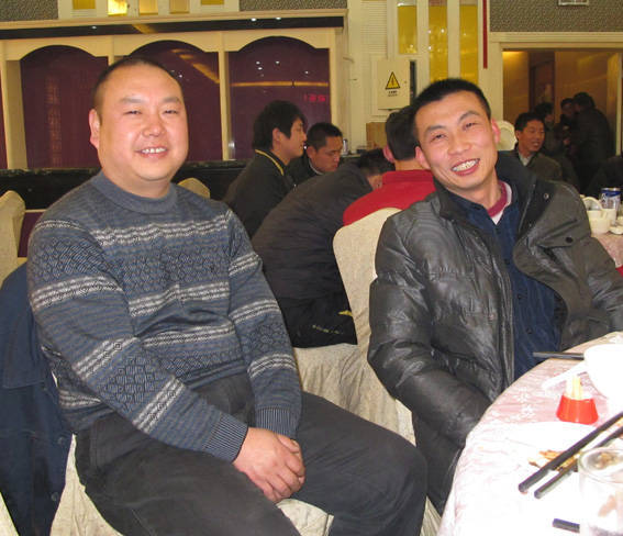 体育局宋明军局长(右一)到场祝贺温县张金太副县长亲临宴会现场祝贺