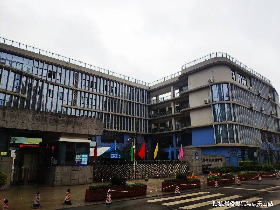 鹭岛金沙壹品青五学区/现房/销售热线_教育_公园_成都