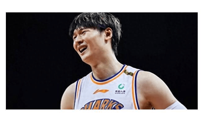 王哲林垫底,两位年轻球员争夺,周琦不服_比赛_赛季_赛场