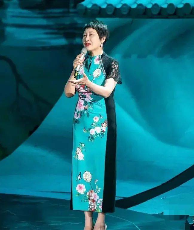 比发福更可怕的是中年油腻:55岁江珊和张凯丽同框,气质差太多_身材