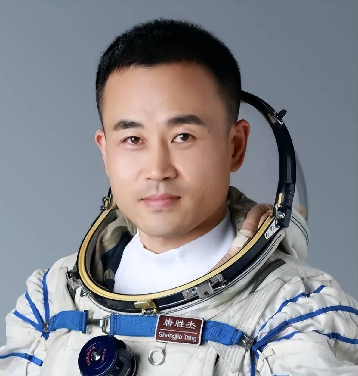 "神十七"乘组家庭背景曝光,江新林父母昨晚才知道儿子是航天员_家长