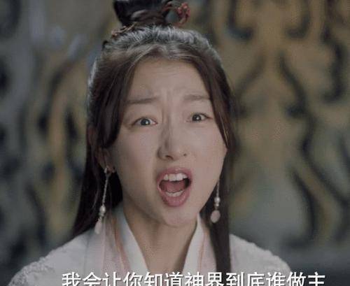 不仅"人保戏"失败,她连自己的部分都完成得很拉胯,剧里表情夸张,不用