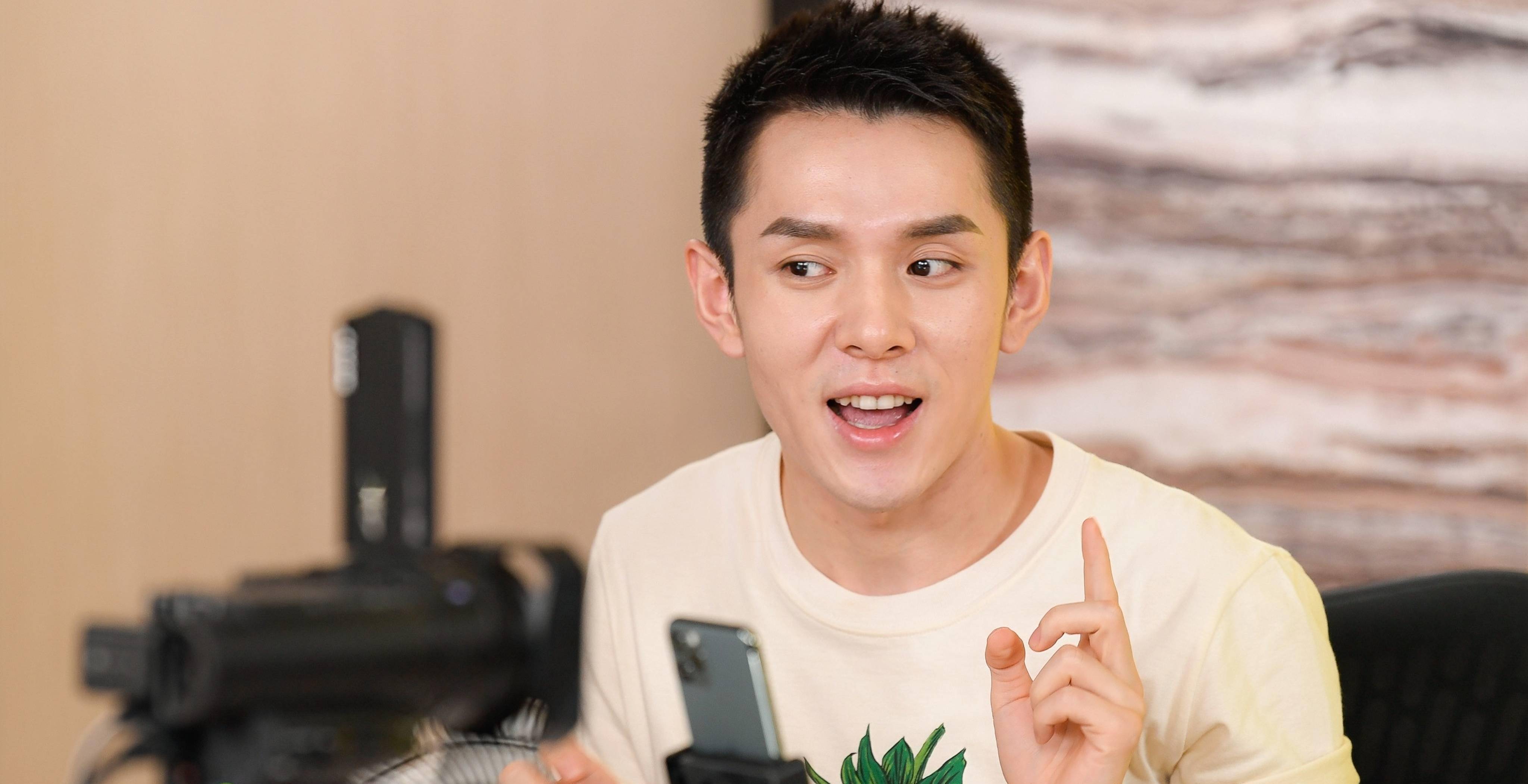 1天曝3瓜,李佳琦摊上事了_直播间_消费者_网友