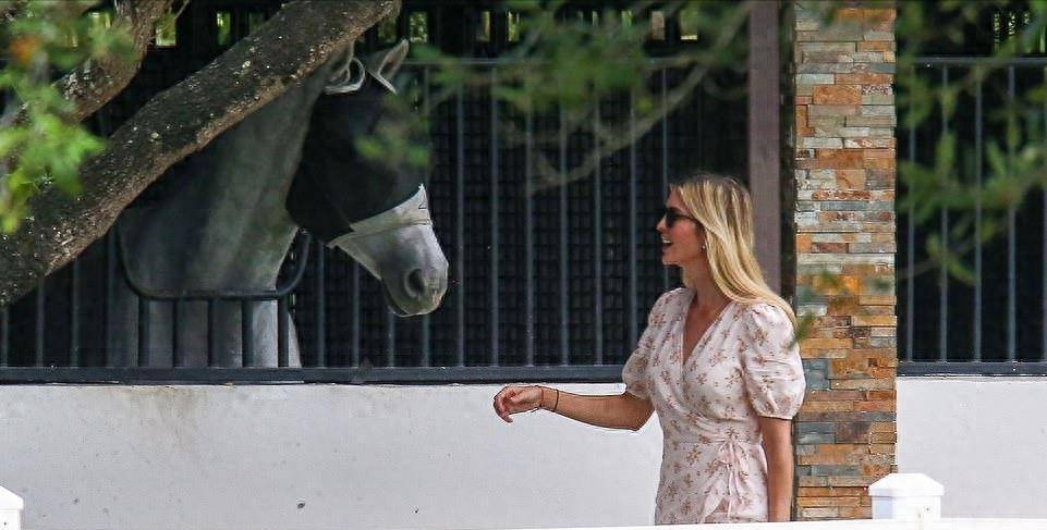 最近的生活经历也浮出水面,包括伊万娜的惨死和库什纳的甲状腺癌复发.