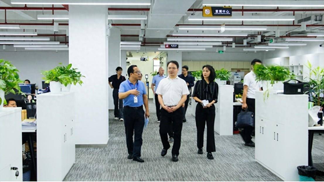 10月26日,自贸长沙片区雨花管委会党工委书记,主任刘亦彪等领导一行