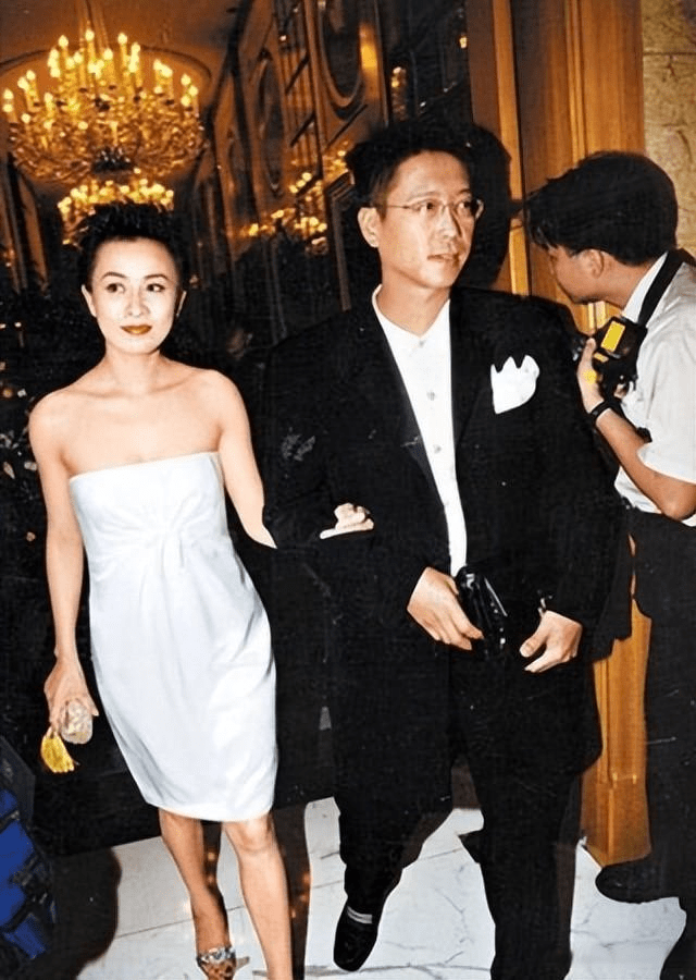 黎姿:14岁出道,因瘫痪弟弟嫁大15岁残疾丈夫,如今生活让人羡慕_许晋亨