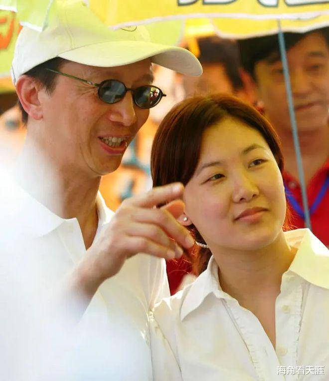 事业如日中天,婚后贤妻良母,前后半生两个画风_梁锦松_郭晶晶_退役