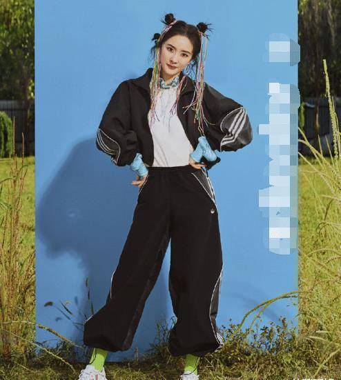 杨幂穿丝袜搭配时尚衣,腰围加上大长腿,美到"前夫"都快后悔了_身材