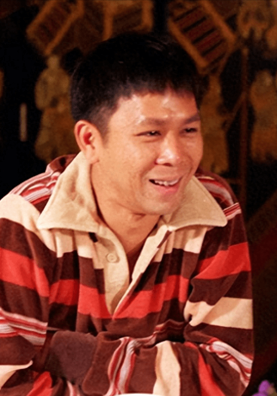 就靠一首歌与王菲齐名,却被俩渣男折磨成精神病,今49岁无人识_陈佳明