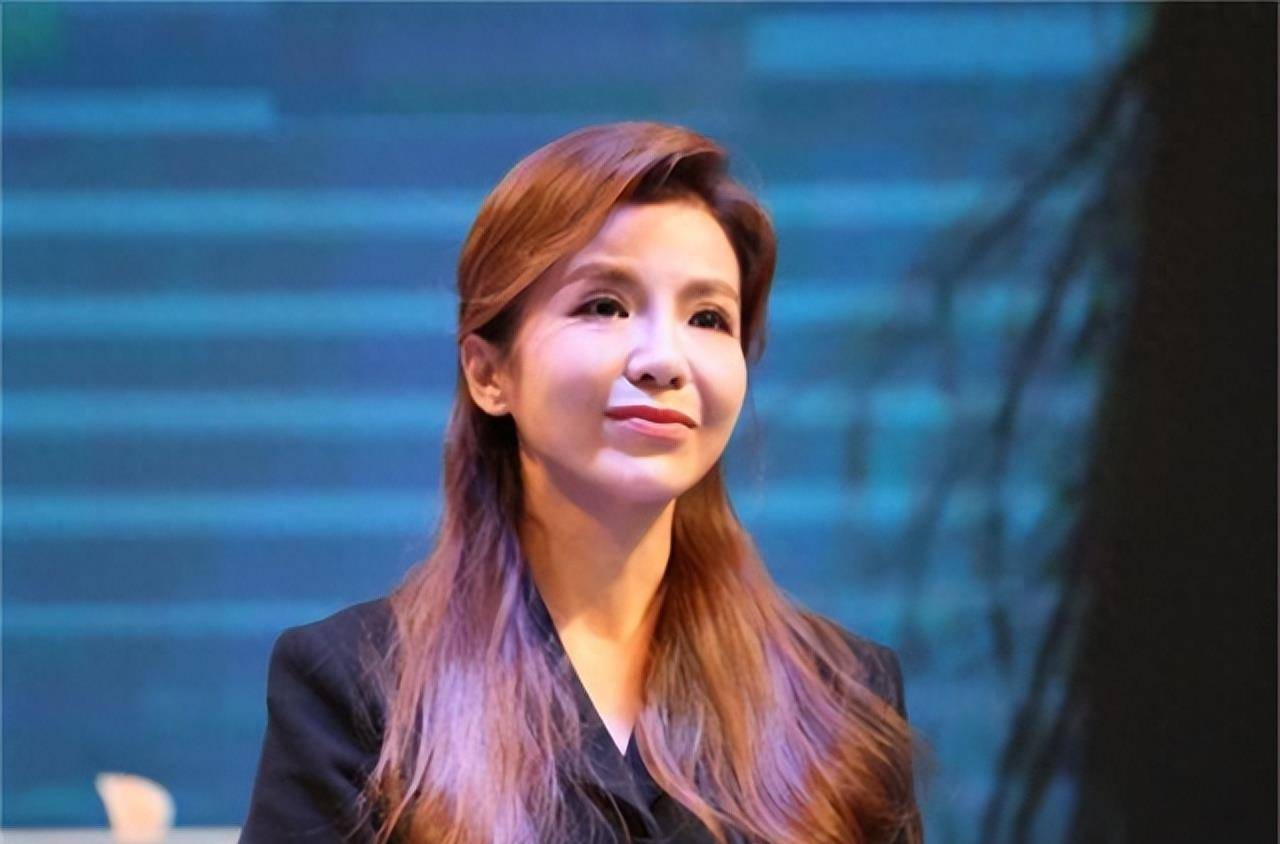 经历过多次短暂休克,为了不耽误学业,朱迅糊弄自己:"肯定没什么事,睡