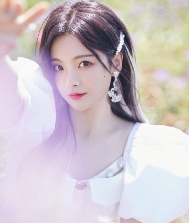 杨超越的身材已经是很完美的了,网上显示,杨超越的身高是168cm,体